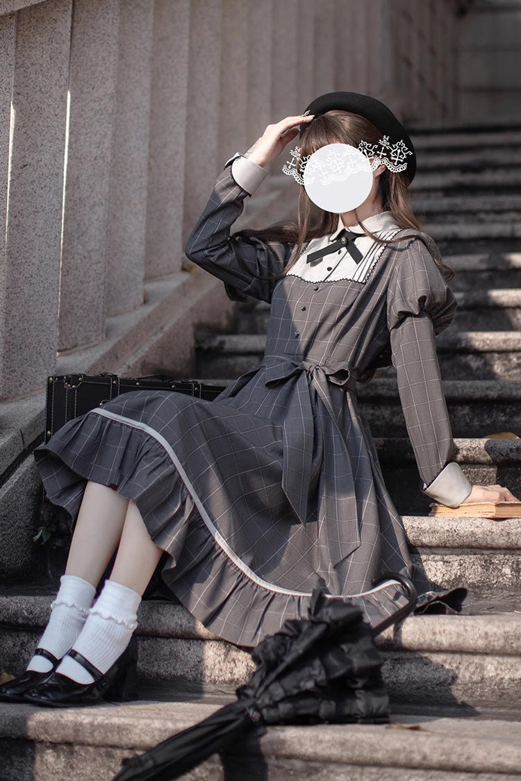 Graues Lolita-Kleid mit Rüschen und Schleife im klassischen Vintage-College-Stil