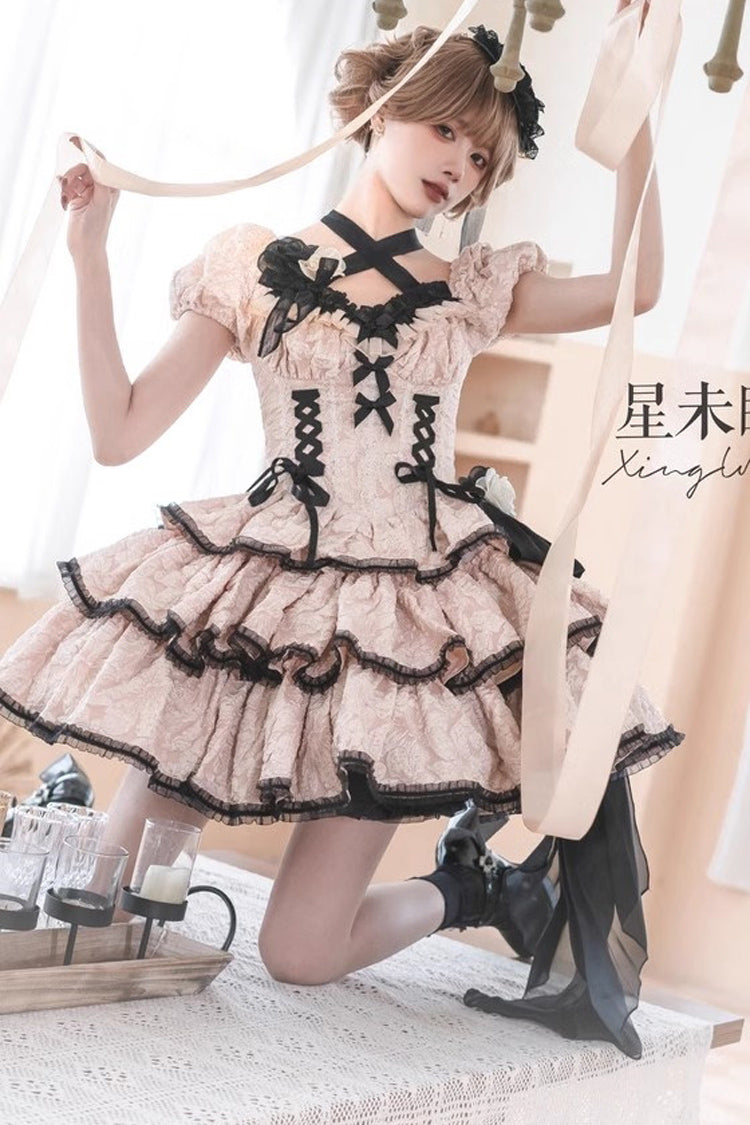 Elfenbeinfarbenes Medea Kiss Gothic Lolita-Kleid mit Stufendesign und kurzen Ärmeln