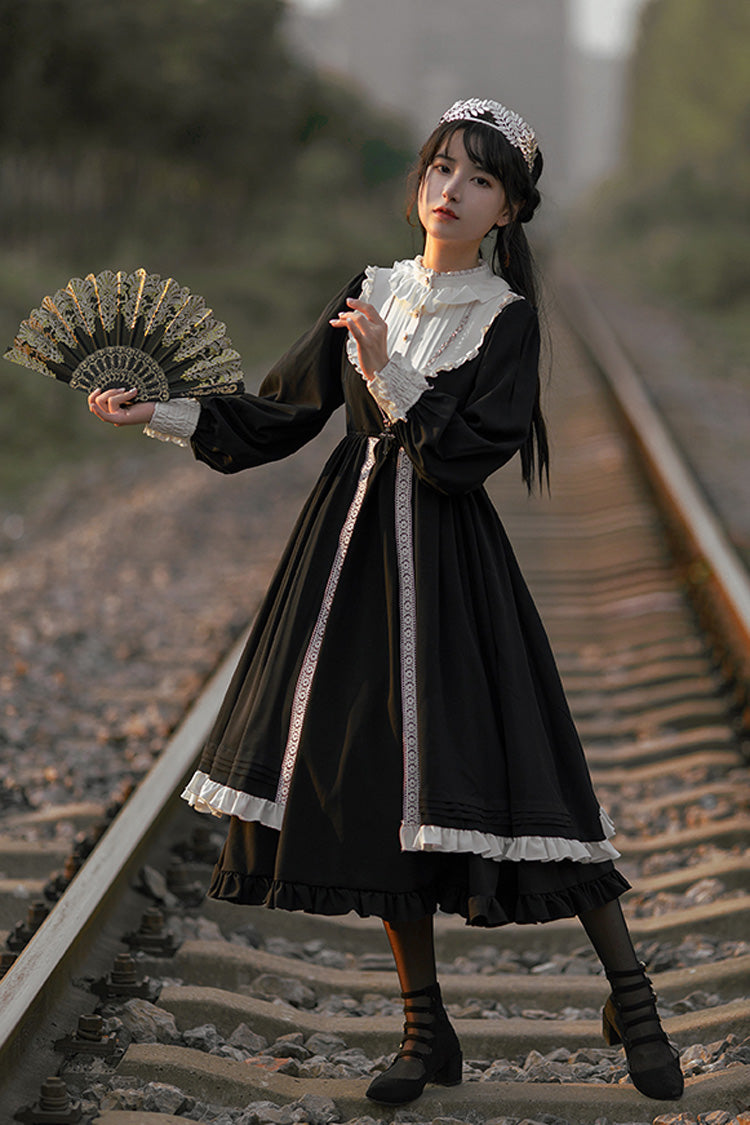 Schwarzes Gothic Lolita-Stufenkleid mit Schleife und Rüschen