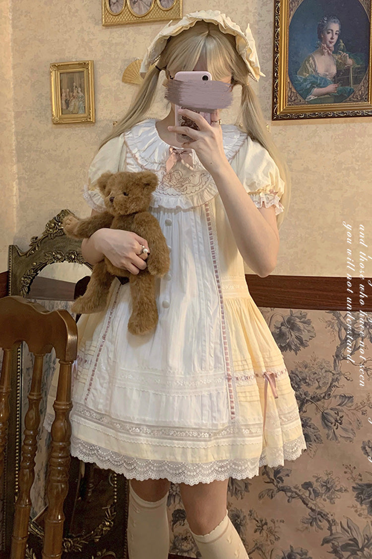 Hellgelbes süßes Lolita-Kleid mit Puppenkragen, kurzen Ärmeln, kleinem Engel-Print, Schleife und Spitze