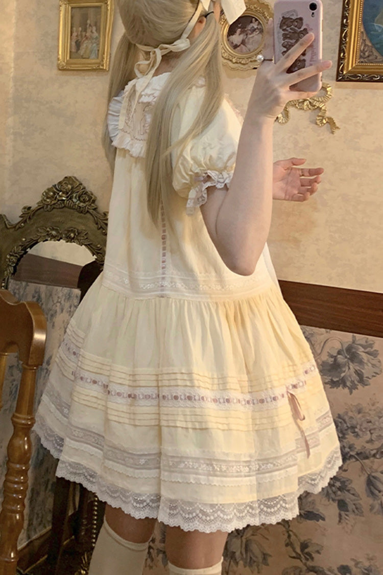 Hellgelbes süßes Lolita-Kleid mit Puppenkragen, kurzen Ärmeln, kleinem Engel-Print, Schleife und Spitze