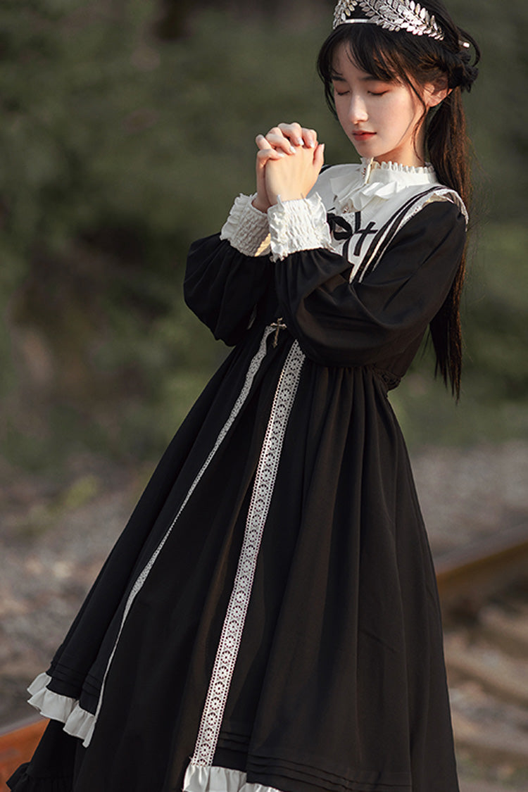 Schwarzes Gothic Lolita-Stufenkleid mit Schleife und Rüschen