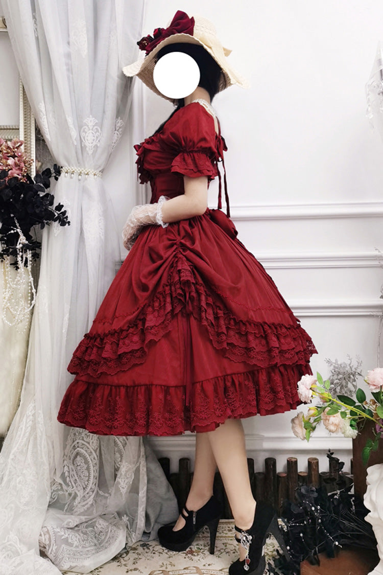 Rotes, kurzes Lolita-Kleid mit Puffärmeln, mehrlagiger Rüschenschleife und klassischem Vintage-Stil